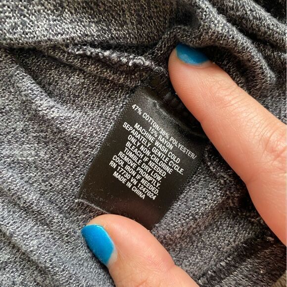 Grey V-Neck Long Sleeve Sweater with Back Zipper Detail Size Large - Picture 7 of 7